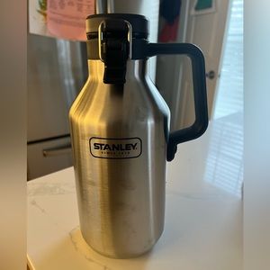 Stanley Easy Pour Growler